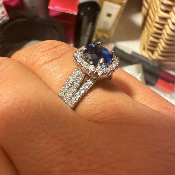 Silver ring with blue stone - Picture 3 of 4